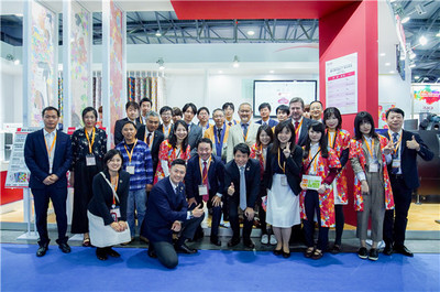 数码微工厂赋能服装业绿色转型，日本理光在沪展示多项创新黑科技